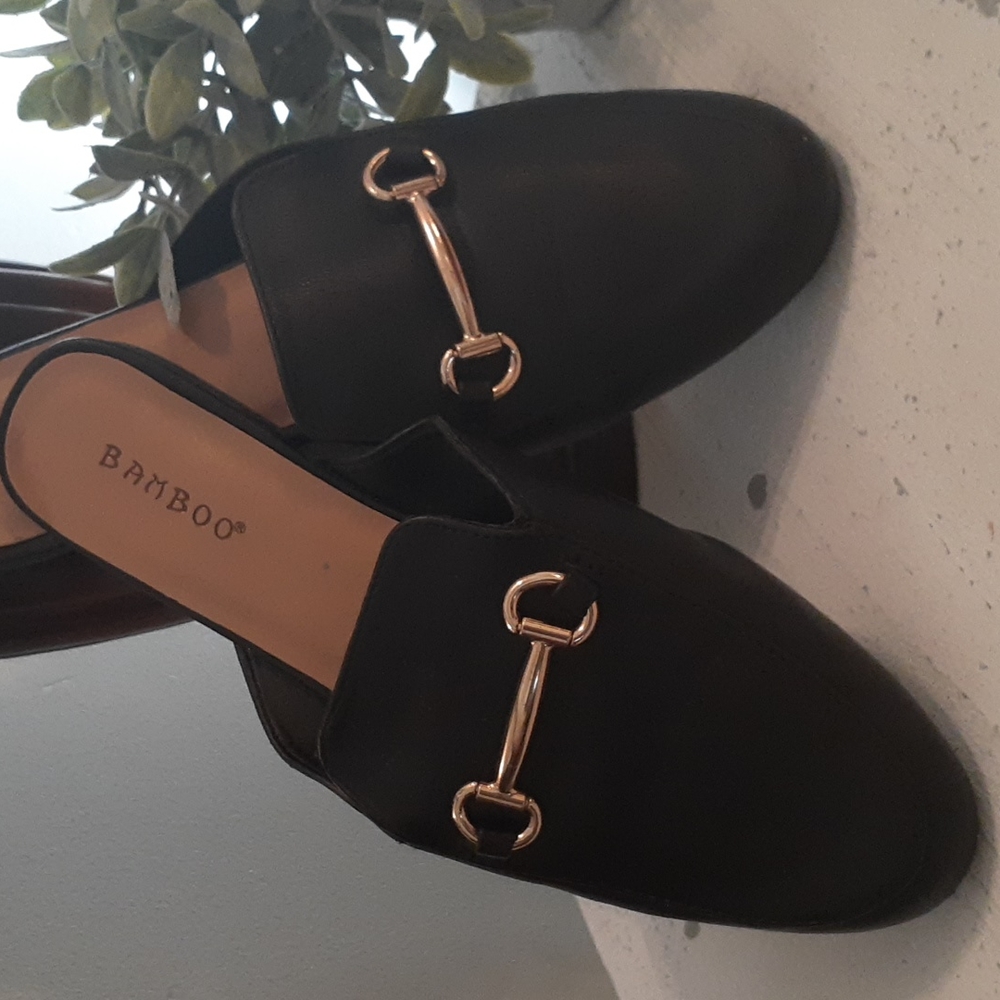 🐨 Bamboo - Slide Black Shoes w/ Brass Colored Hardware